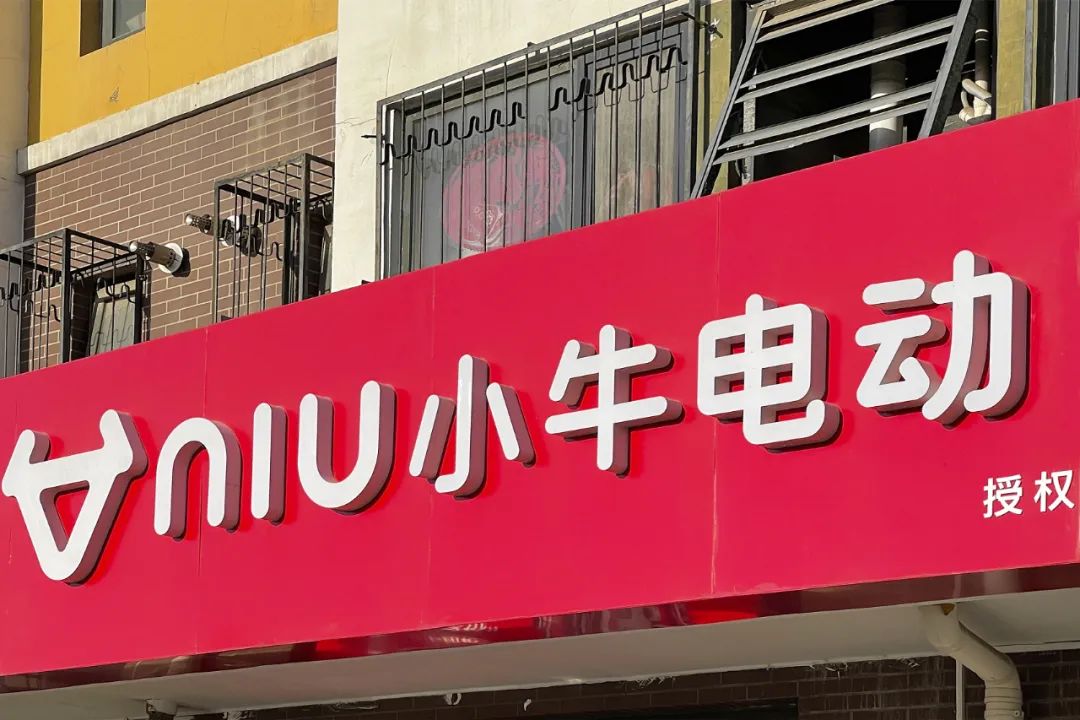 DƬ